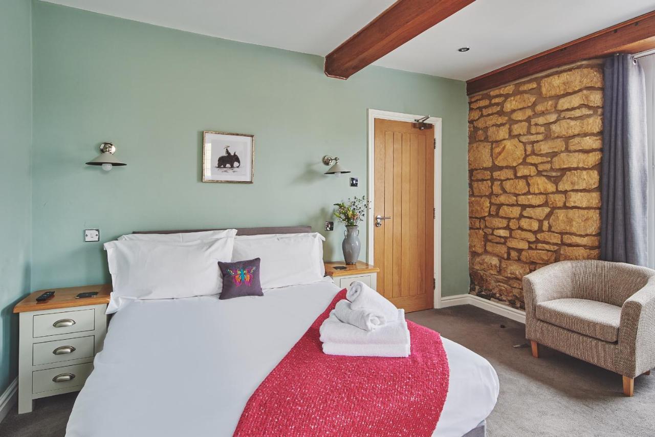The Lansdowne Guest House Bourton-on-the-Water Exterior photo A bedroom at The Old Post Office