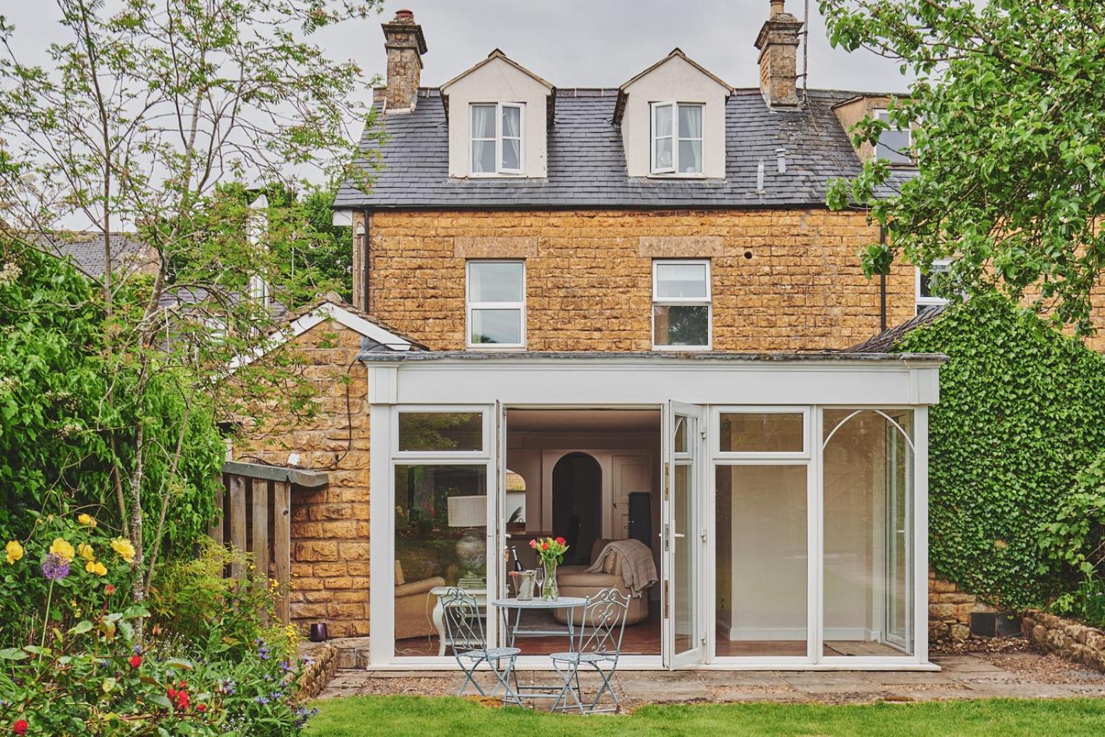 The Lansdowne Guest House Bourton-on-the-Water Exterior photo A conservatory