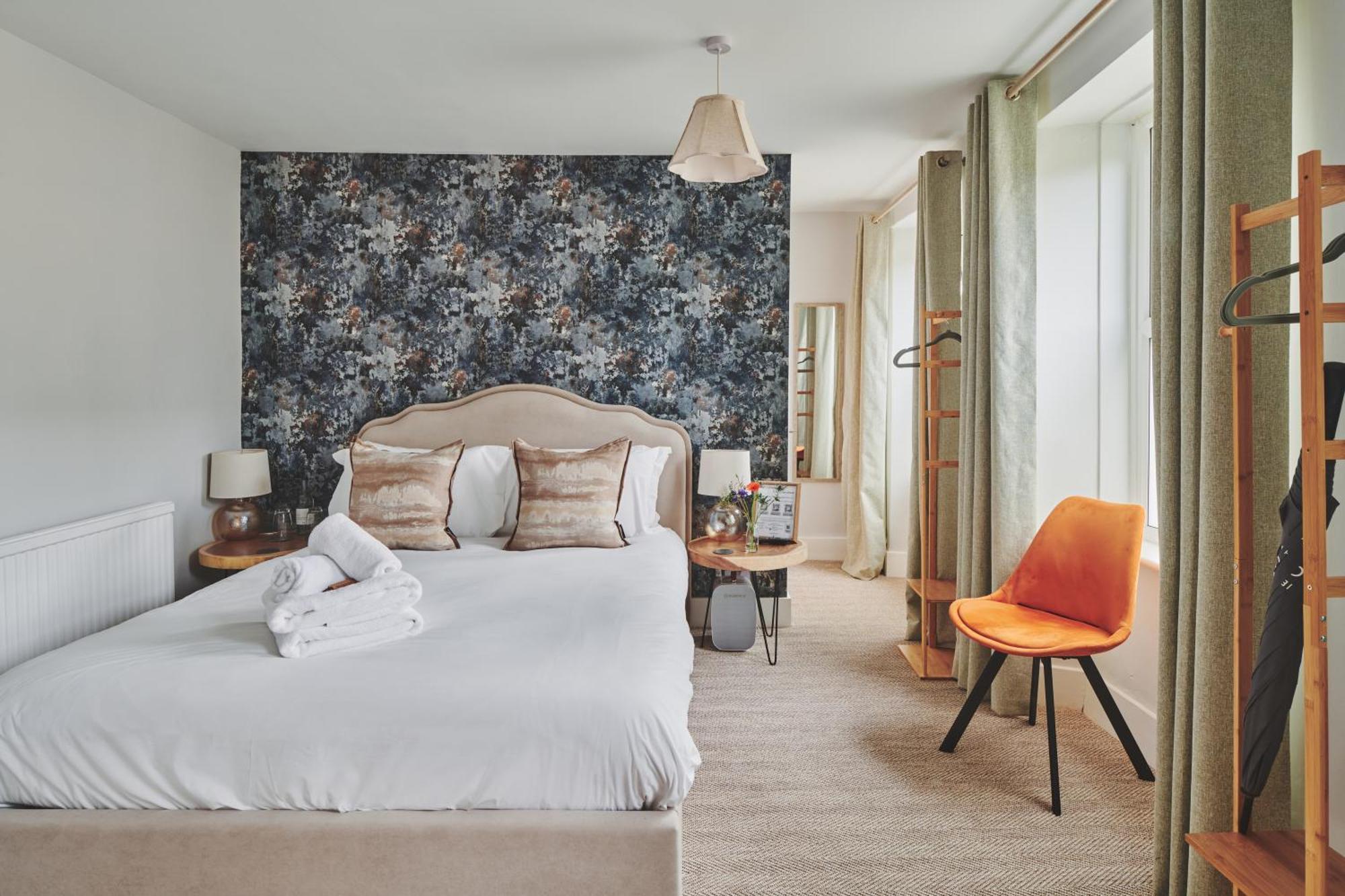 The Lansdowne Guest House Bourton-on-the-Water Exterior photo A bedroom at The Swan