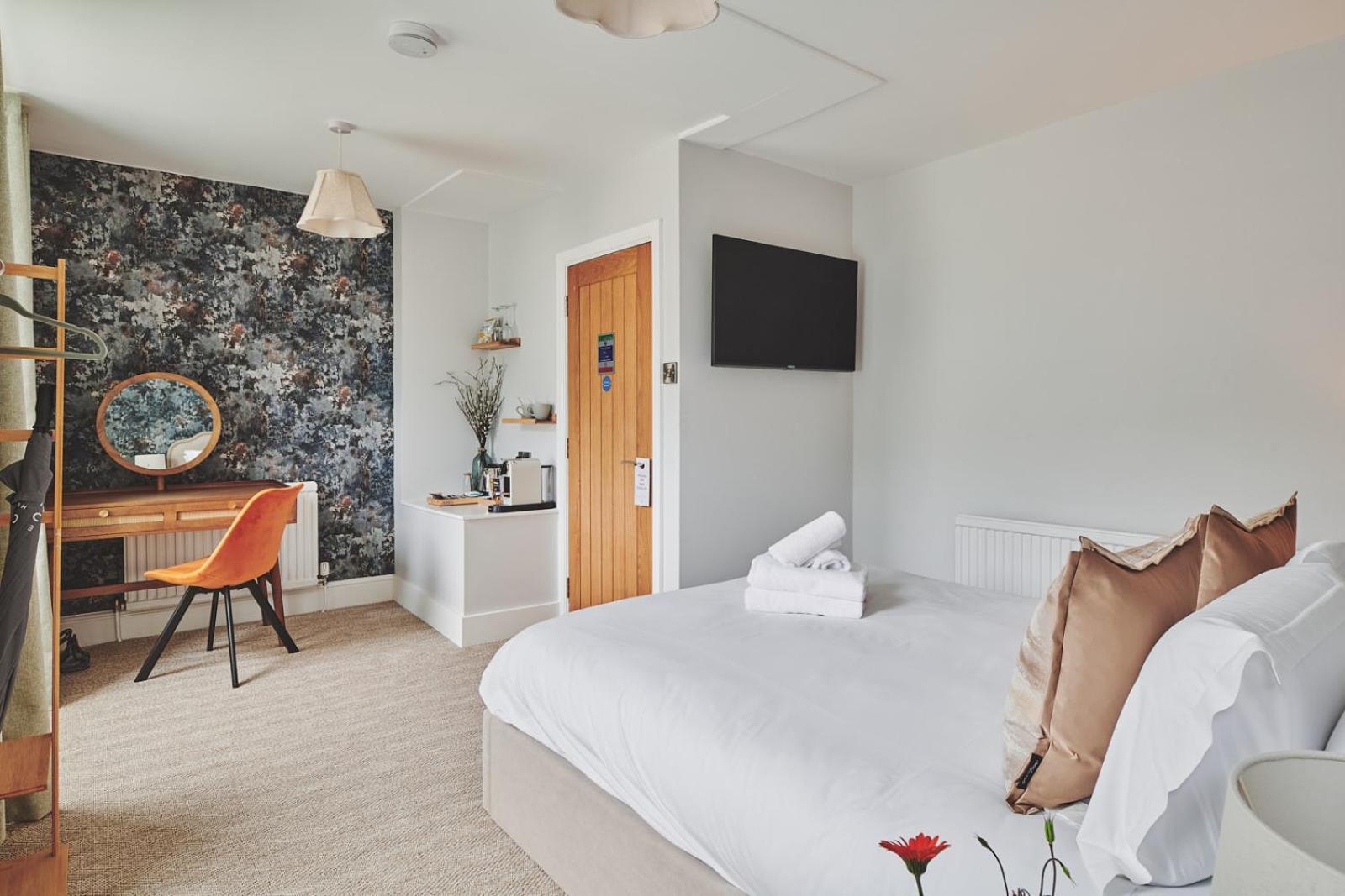 The Lansdowne Guest House Bourton-on-the-Water Exterior photo A room at The Old Bank Hotel