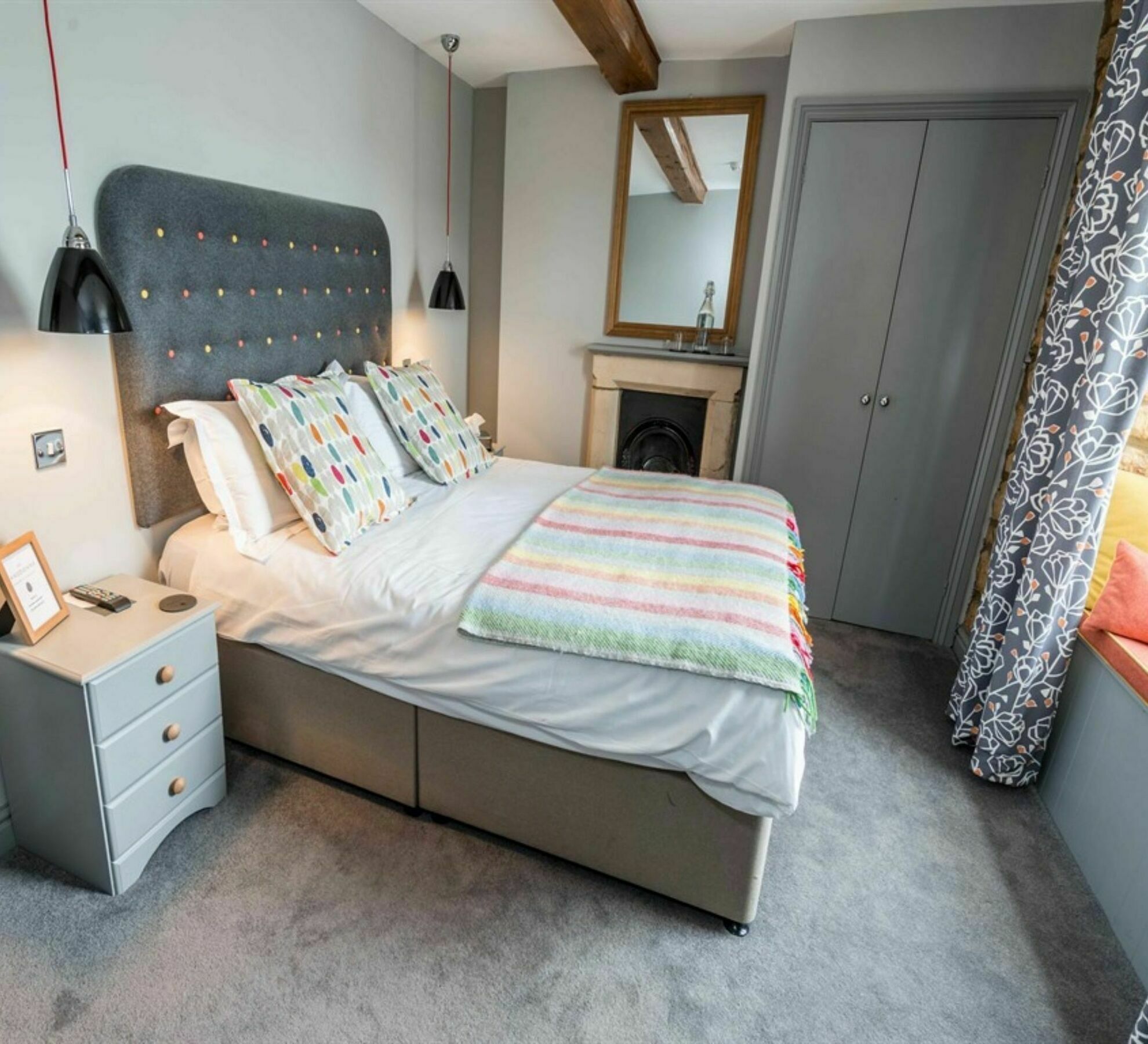The Lansdowne Guest House Bourton-on-the-Water Exterior photo A bedroom in a static