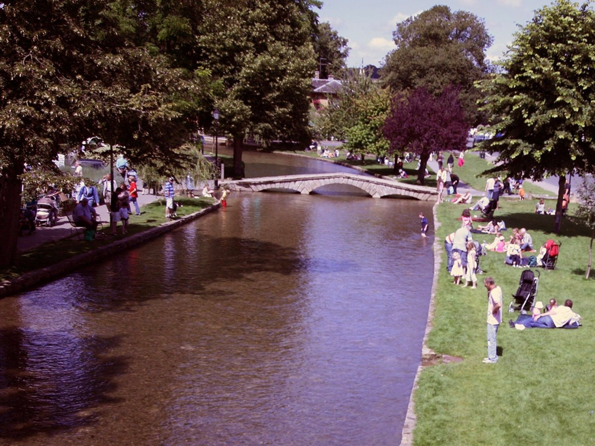 The Lansdowne Guest House Bourton-on-the-Water Exterior photo The River Wye at Hay-on-Wye