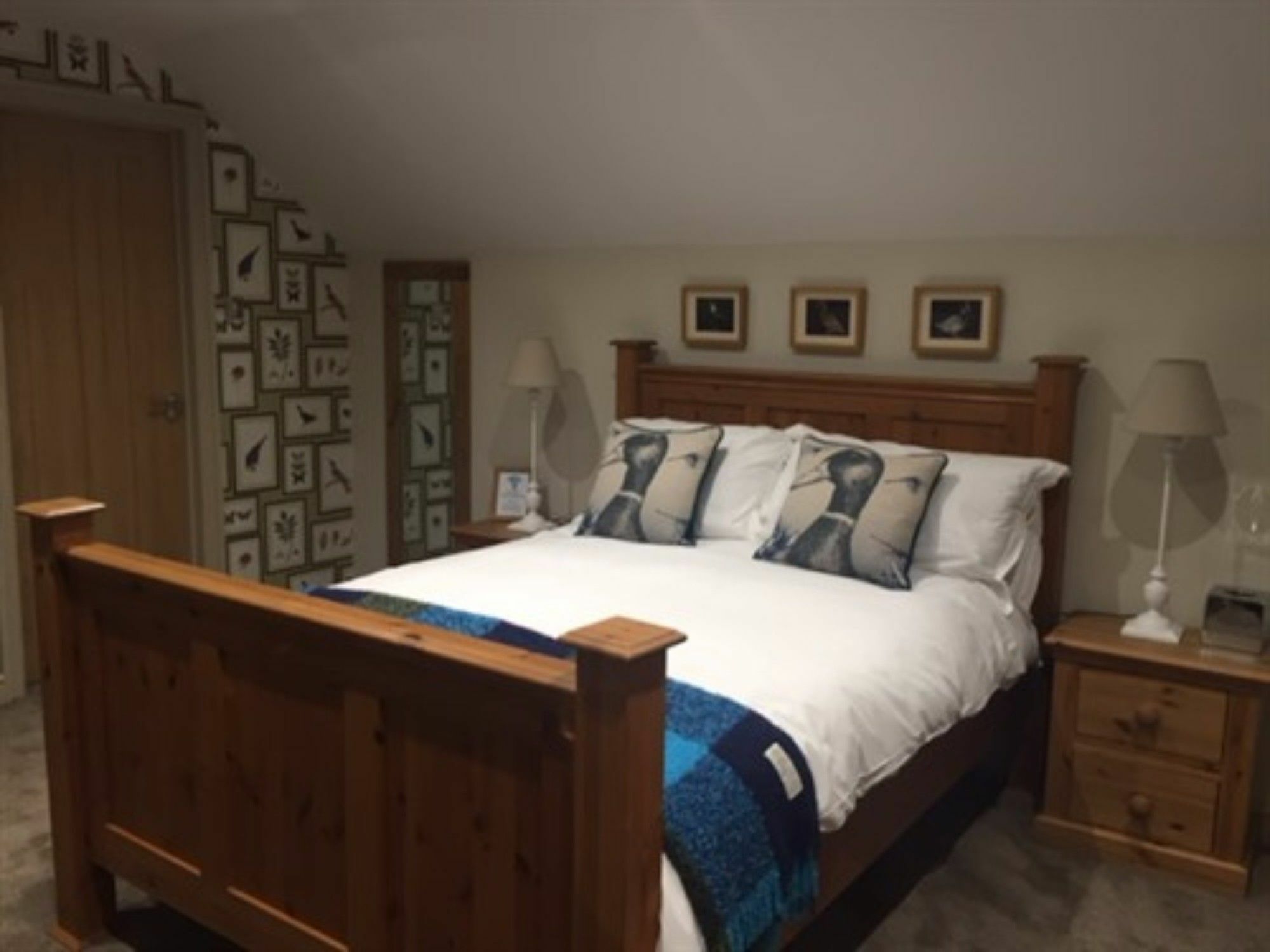 The Lansdowne Guest House Bourton-on-the-Water Exterior photo A bedroom in the UK