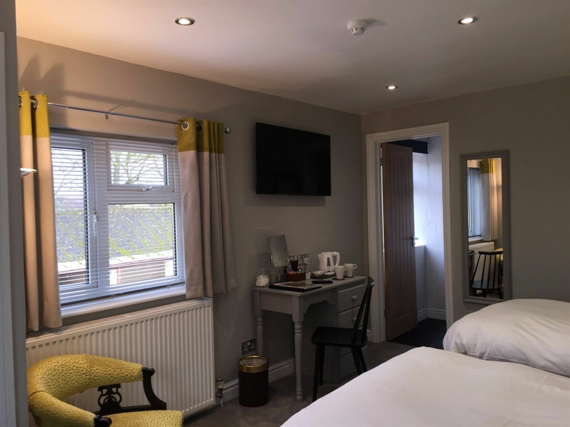 The Lansdowne Guest House Bourton-on-the-Water Exterior photo A room at the hotel